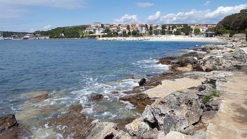 Apartments Seafront Villa Pula Exterior foto