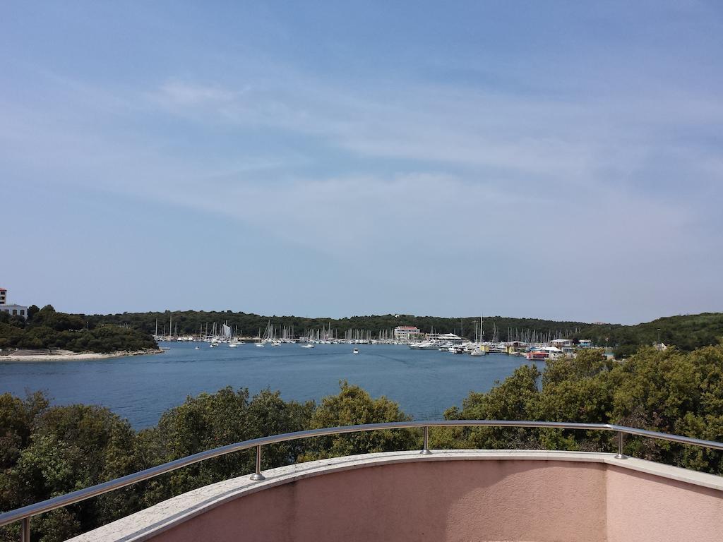 Apartments Seafront Villa Pula Exterior foto